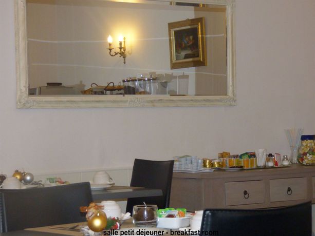 Imagen de la habitación del Hotel Du Centre, Pierrelatte. Foto 11