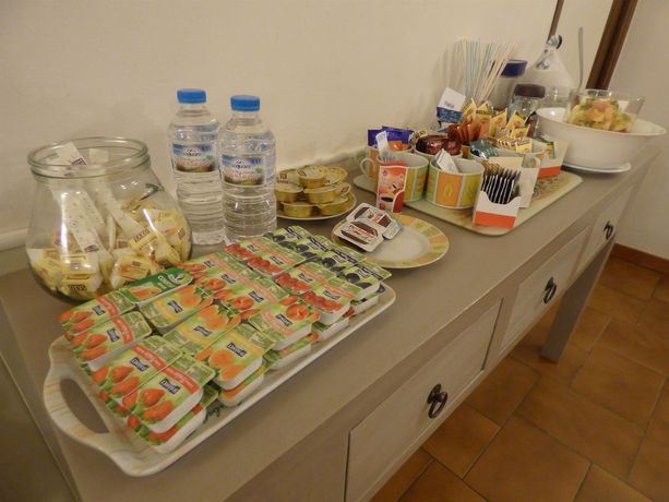 Imagen de la habitación del Hotel Du Centre, Pierrelatte. Foto 12