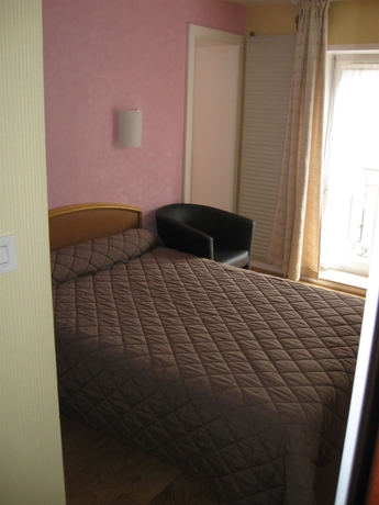 Imagen de la habitación del Hotel Du Cheval De Bronze. Foto 14