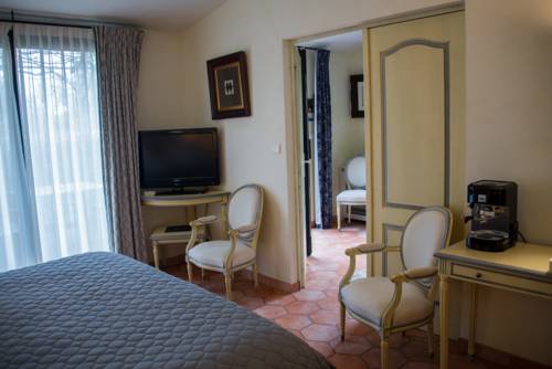 Imagen de la habitación del Hotel Du C&ocirc;t&eacute; Des Olivades. Foto 7