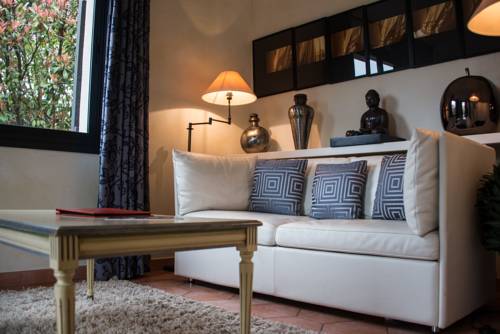 Imagen de la habitación del Hotel Du C&ocirc;t&eacute; Des Olivades. Foto 8