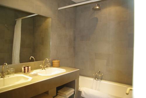 Imagen de la habitación del Hotel Du C&ocirc;t&eacute; Des Olivades. Foto 9