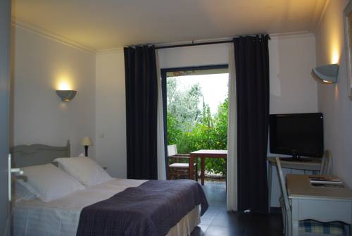 Imagen de la habitación del Hotel Du C&ocirc;t&eacute; Des Olivades. Foto 10