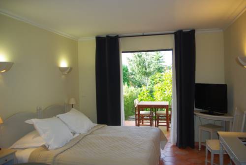 Imagen de la habitación del Hotel Du C&ocirc;t&eacute; Des Olivades. Foto 14