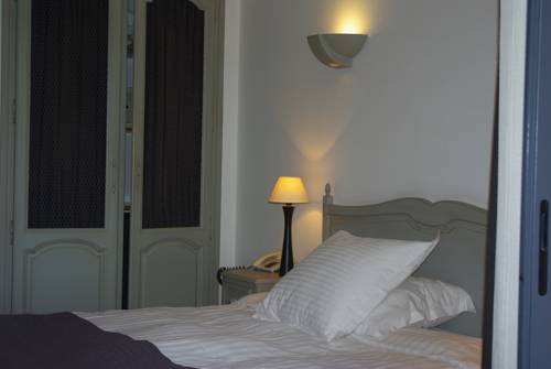 Imagen de la habitación del Hotel Du C&ocirc;t&eacute; Des Olivades. Foto 15