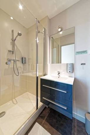 Imagen de la habitación del Hotel Du Commerce, AUTUN. Foto 4