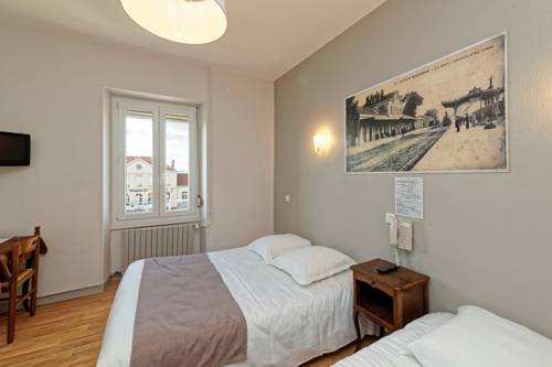 Imagen de la habitación del Hotel Du Commerce, AUTUN. Foto 16