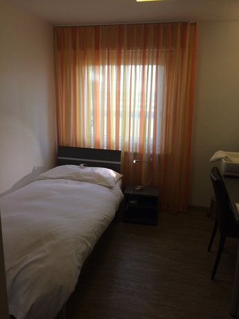 Imagen de la habitación del Hotel Du Commerce, Basilea. Foto 6