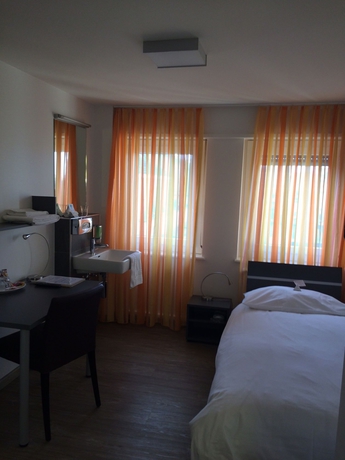 Imagen de la habitación del Hotel Du Commerce, Basilea. Foto 7