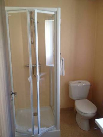 Imagen de la habitación del Hotel Du Commerce, CHOLET. Foto 5