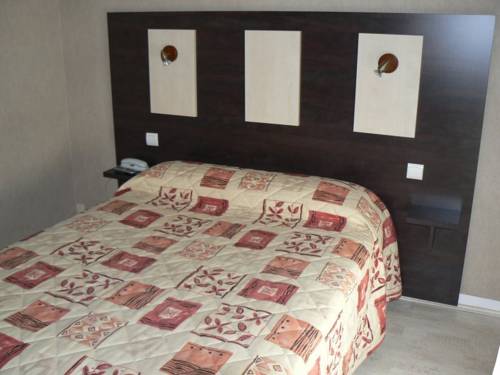 Imagen de la habitación del Hotel Du Commerce, CHOLET. Foto 13