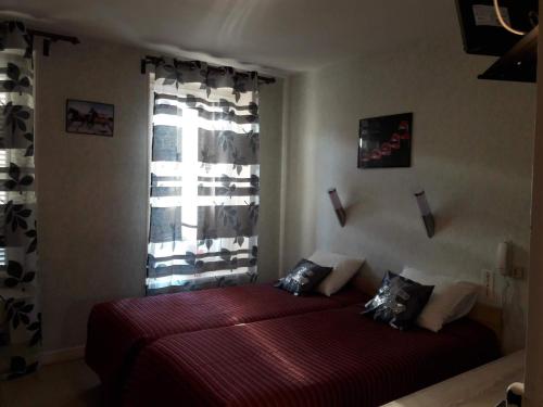 Imagen de la habitación del Hotel Du Commerce, Cluny. Foto 7