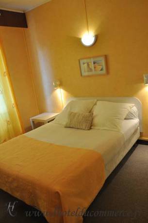 Imagen de la habitación del Hotel Du Commerce, LE CHATEAU D&acute;OLONNE. Foto 3