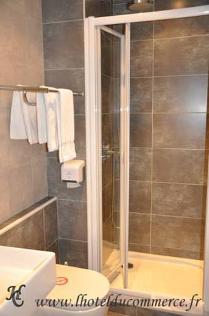 Imagen de la habitación del Hotel Du Commerce, LE CHATEAU D&acute;OLONNE. Foto 6