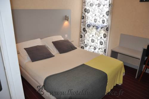 Imagen de la habitación del Hotel Du Commerce, LE CHATEAU D&acute;OLONNE. Foto 10