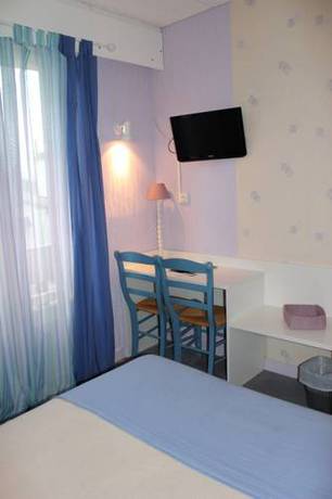 Imagen de la habitación del Hotel Du Commerce, LE CHATEAU D&acute;OLONNE. Foto 13