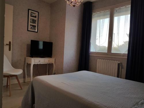 Imagen de la habitación del Hotel Du Commerce, Roumazieres-Loubert. Foto 3