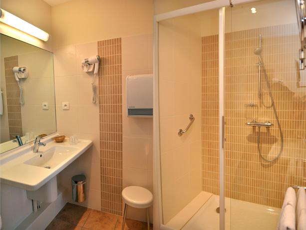 Imagen de la habitación del Hotel Du Commerce, Saint-Amour. Foto 3