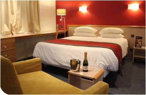 Imagen de la habitación del Hotel Du Commerce Spa. Foto 4