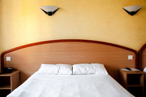 Imagen de la habitación del Hotel Du Commerce, Volvic. Foto 4