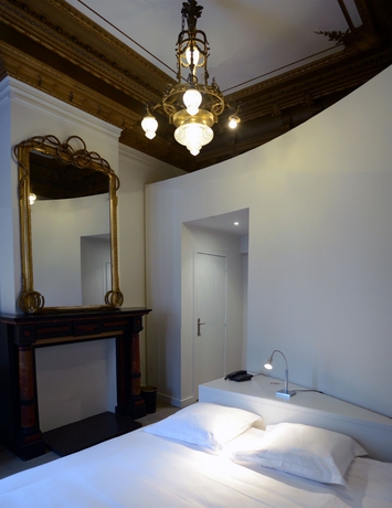 Imagen de la habitación del Hotel Du Congres. Foto 5