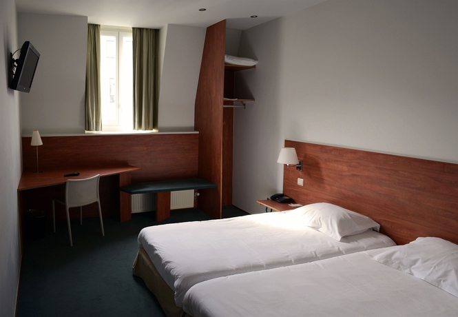 Imagen de la habitación del Hotel Du Congres. Foto 6