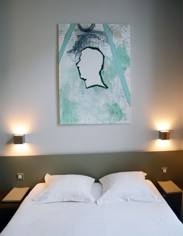 Imagen de la habitación del Hotel Du Congres. Foto 8