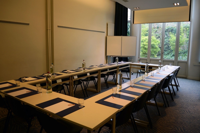 Imagen de los interiores del Hotel Du Congres. Foto 13