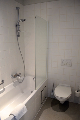 Imagen de la habitación del Hotel Du Congres. Foto 10