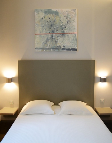 Imagen de la habitación del Hotel Du Congres. Foto 11