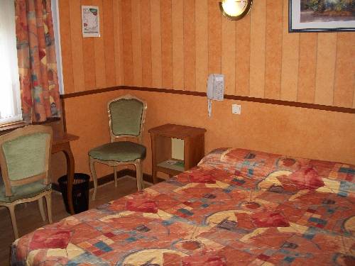 Imagen de la habitación del Hotel Du Cygne, AUXERRE. Foto 6