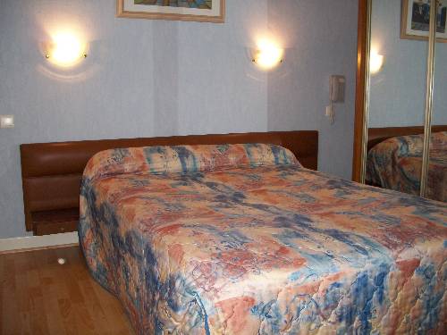Imagen de la habitación del Hotel Du Cygne, AUXERRE. Foto 8
