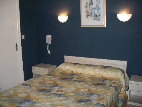 Imagen de la habitación del Hotel Du Cygne, AUXERRE. Foto 11