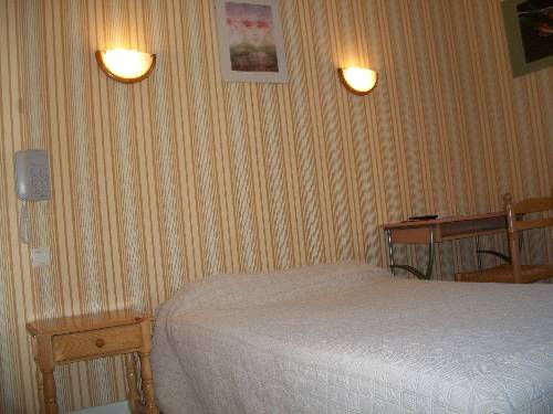 Imagen de la habitación del Hotel Du Cygne, AUXERRE. Foto 13
