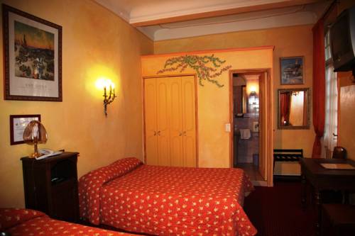 Imagen de la habitación del Hotel Du Fiacre. Foto 3