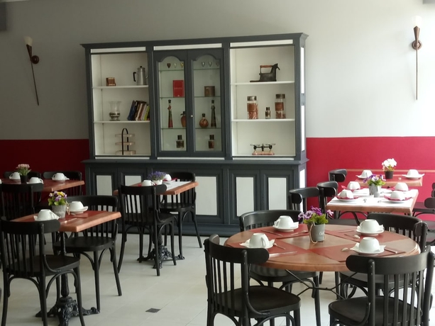Imagen del bar/restaurante del Hotel Du Forum, Carpentras. Foto 4