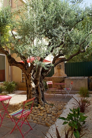 Imagen de los exteriores del Hotel Du Forum, Carpentras. Foto 15