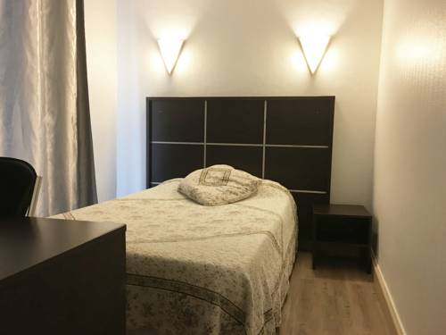 Imagen de la habitación del Hotel Du Globe 18. Foto 8