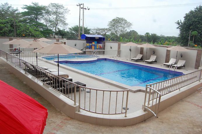 Imagen de la piscina del Hotel Du Golf, Aba. Foto 20