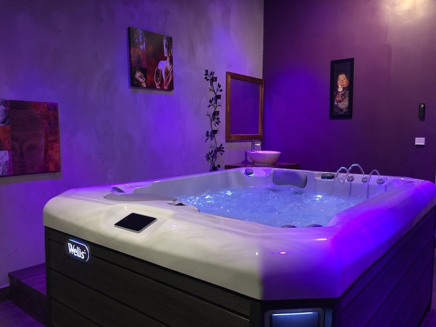 Imagen de la piscina del Hotel Du Golf De L'ailette, The Originals Relais. Foto 19