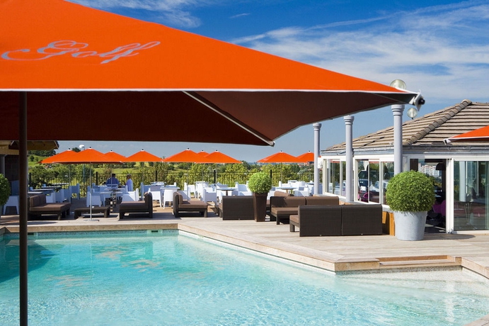 Imagen de la piscina del Hotel Du Golf, Saint-Étienne. Foto 8