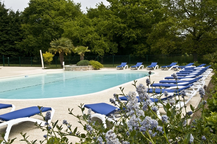 Imagen de la piscina del Hotel Du Golf St Laurent. Foto 14