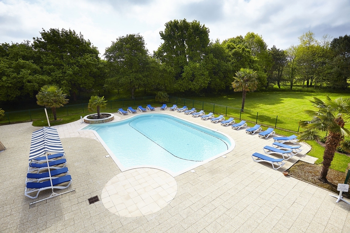 Imagen de la piscina del Hotel Du Golf St Laurent. Foto 15