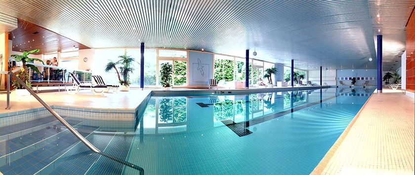 Imagen de la piscina del Hotel Du Grand Lac Excelsior. Foto 12