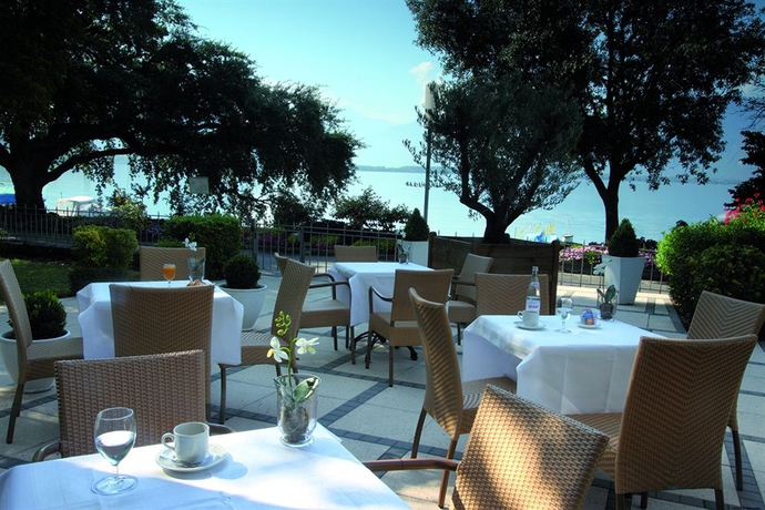 Imagen del bar/restaurante del Hotel Du Grand Lac Excelsior. Foto 3