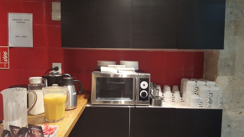 Imagen del bar/restaurante del Hotel Du Jura. Foto 5