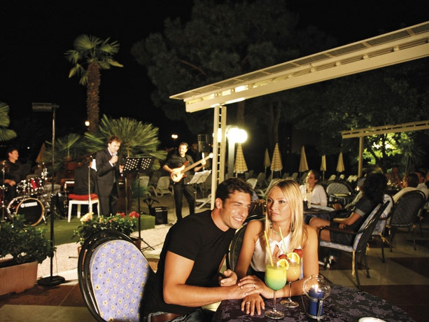 Imagen de los exteriores del Hotel Du Lac Et Bellevue. Foto 9