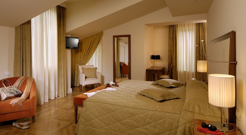 Imagen de la habitación del Hotel Du Lac Et Du Parc Grand Resort. Foto 11