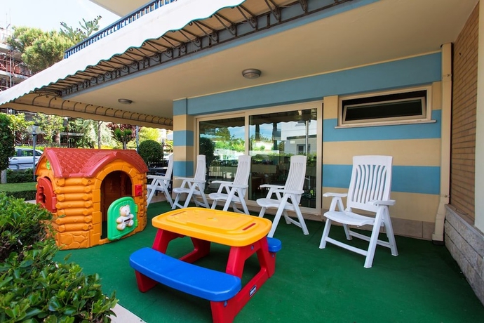 Imagen de los exteriores del Hotel Du Lac, Rimini. Foto 18