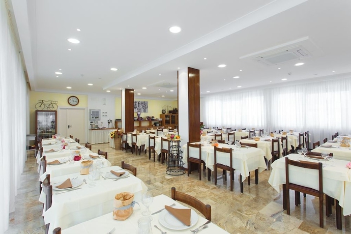 Imagen del bar/restaurante del Hotel Du Lac, Rimini. Foto 2